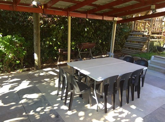 Ambleside Self-catering apartments, Umtentweni - outdoor under cover entertainment area